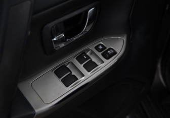 Подержанный автомобиль Mitsubishi Pajero 2012 года (17 фото)