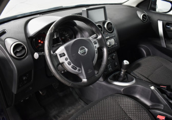 Подержанный автомобиль Nissan Qashqai 2008 года (9 фото)