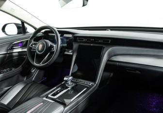 Подержанный автомобиль Hongqi H5 2023 года (9 фото)