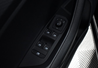 Подержанный автомобиль Skoda Karoq 2021 года (10 фото)