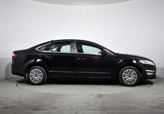 Подержанный автомобиль Ford Mondeo Sedan 2014 года (4 фото)