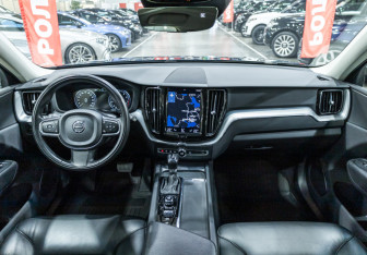 Подержанный автомобиль Volvo XC60 2018 года (14 фото)