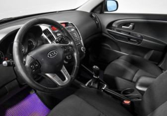 Подержанный автомобиль Kia Ceed Wagon 2010 года (9 фото)