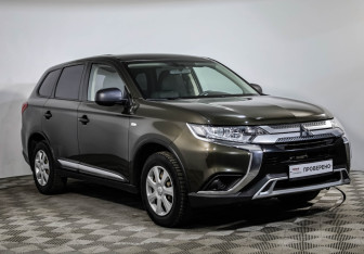 Подержанный автомобиль Mitsubishi Outlander 2020 года (3 фото)