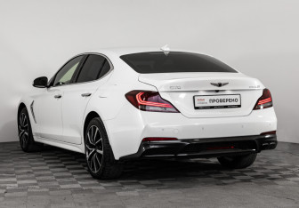 Подержанный автомобиль Genesis G70 2019 года (9 фото)