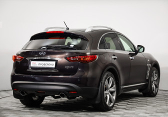 Подержанный автомобиль Infiniti QX70 2016 года (5 фото)