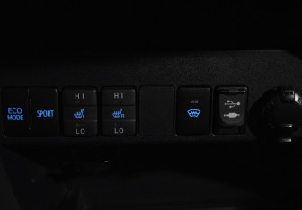 Подержанный автомобиль Toyota RAV4 2017 года (18 фото)