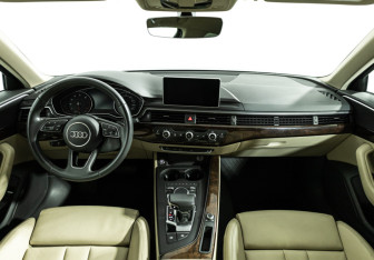 Подержанный автомобиль Audi A4 Sedan 2017 года (13 фото)