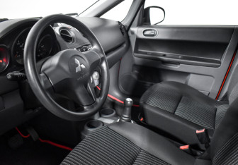 Подержанный автомобиль Mitsubishi Colt Hatchback 2007 года (9 фото)
