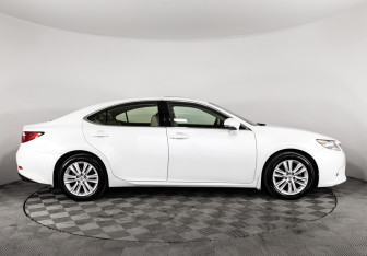 Подержанный автомобиль Lexus ES 2013 года (5 фото)