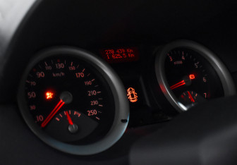 Подержанный автомобиль Renault Megane Sedan 2005 года (14 фото)