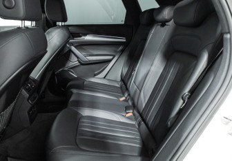 Подержанный автомобиль Audi Q5 2021 года (10 фото)