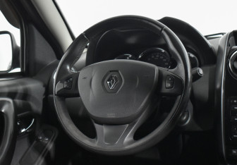 Подержанный автомобиль Renault Duster 2016 года (14 фото)