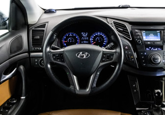 Подержанный автомобиль Hyundai i40 Wagon 2017 года (14 фото)