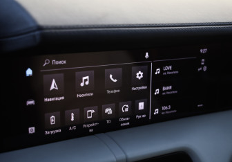 Подержанный автомобиль Porsche Taycan 2021 года (18 фото)