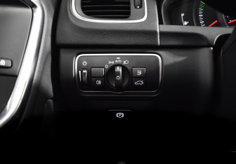 Подержанный автомобиль Volvo V60 Cross Country 2018 года (16 фото)