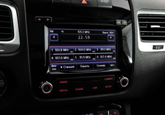 Подержанный автомобиль Volkswagen Touareg 2012 года (16 фото)