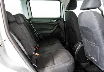 Подержанный автомобиль Skoda Yeti 2015 года (22 фото)