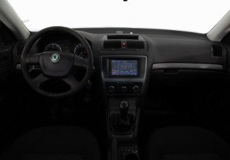 Подержанный автомобиль Skoda Octavia Liftback 2011 года (9 фото)