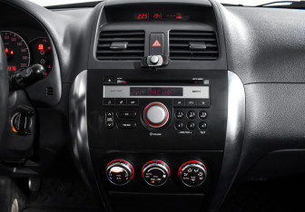 Подержанный автомобиль Suzuki SX4 Hatchback 2007 года (16 фото)