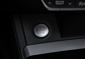 Подержанный автомобиль Audi Q5 2021 года (23 фото)