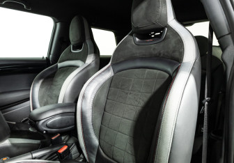 Подержанный автомобиль MINI Hatch 2019 года (19 фото)
