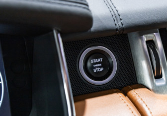 Подержанный автомобиль Land Rover Range Rover 2014 года (23 фото)