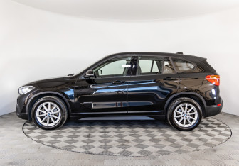Подержанный автомобиль BMW X1 2018 года (8 фото)