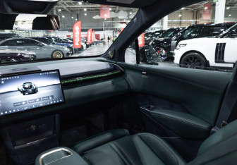 Подержанный автомобиль Zeekr X 2023 года (30 фото)