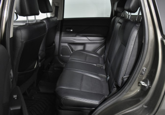 Подержанный автомобиль Mitsubishi Outlander 2017 года (11 фото)