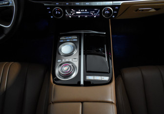 Подержанный автомобиль Genesis G80 2021 года (16 фото)