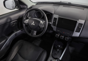 Подержанный автомобиль Mitsubishi Outlander 2011 года (8 фото)