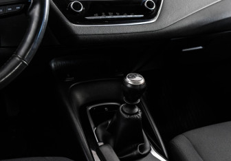 Подержанный автомобиль Toyota Corolla Sedan 2019 года (13 фото)