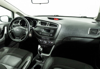 Подержанный автомобиль Kia Ceed Hatchback 2012 года (9 фото)