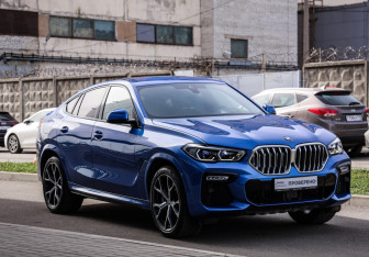 Подержанный автомобиль BMW X6 2020 года (5 фото)