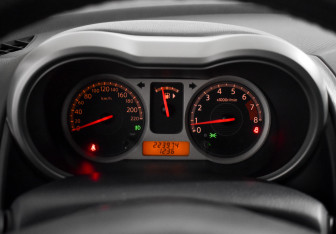 Подержанный автомобиль Nissan Note 2006 года (16 фото)