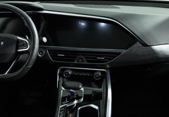 Подержанный автомобиль Geely Tugella 2023 года (14 фото)