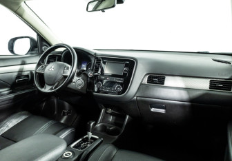 Подержанный автомобиль Mitsubishi Outlander 2012 года (9 фото)