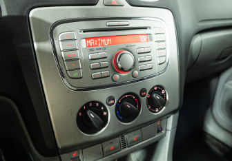 Подержанный автомобиль Ford Focus Hatchback 2009 года (15 фото)