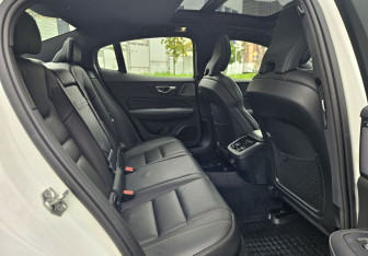 Подержанный автомобиль Volvo S60 2020 года (14 фото)