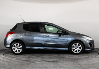 Подержанный автомобиль Peugeot 308 Hatchback 2011 года (4 фото)