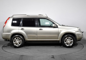 Подержанный автомобиль Nissan X-Trail 2006 года (4 фото)