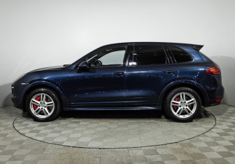 Подержанный автомобиль Porsche Cayenne 2011 года (8 фото)