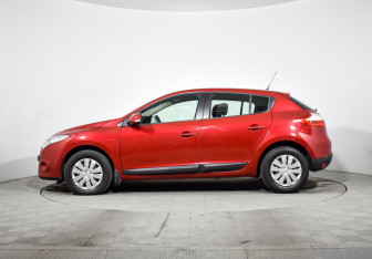 Подержанный автомобиль Renault Megane Hatchback 2010 года (8 фото)