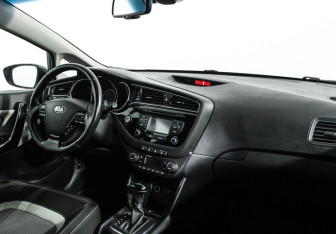 Подержанный автомобиль Kia Ceed Wagon 2015 года (9 фото)