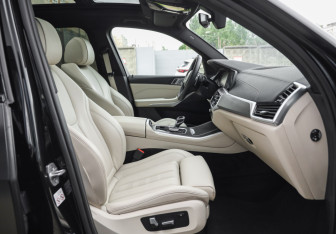 Подержанный автомобиль BMW X5 2021 года (30 фото)