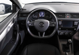 Подержанный автомобиль Skoda Octavia Liftback 2019 года (10 фото)