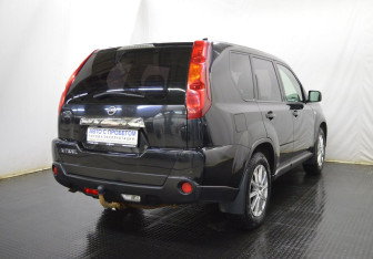 Подержанный автомобиль Nissan X-Trail 2010 года (5 фото)
