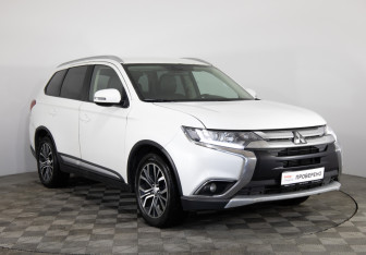 Подержанный автомобиль Mitsubishi Outlander 2017 года (3 фото)
