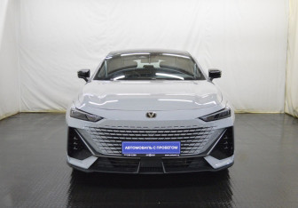 Подержанный автомобиль Changan UNI-V 2023 года (2 фото)